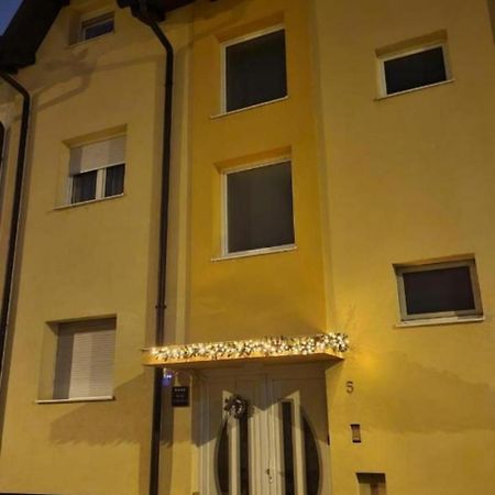 Apartment Lily Near Zagreb Airport Velika Gorica Eksteriør billede